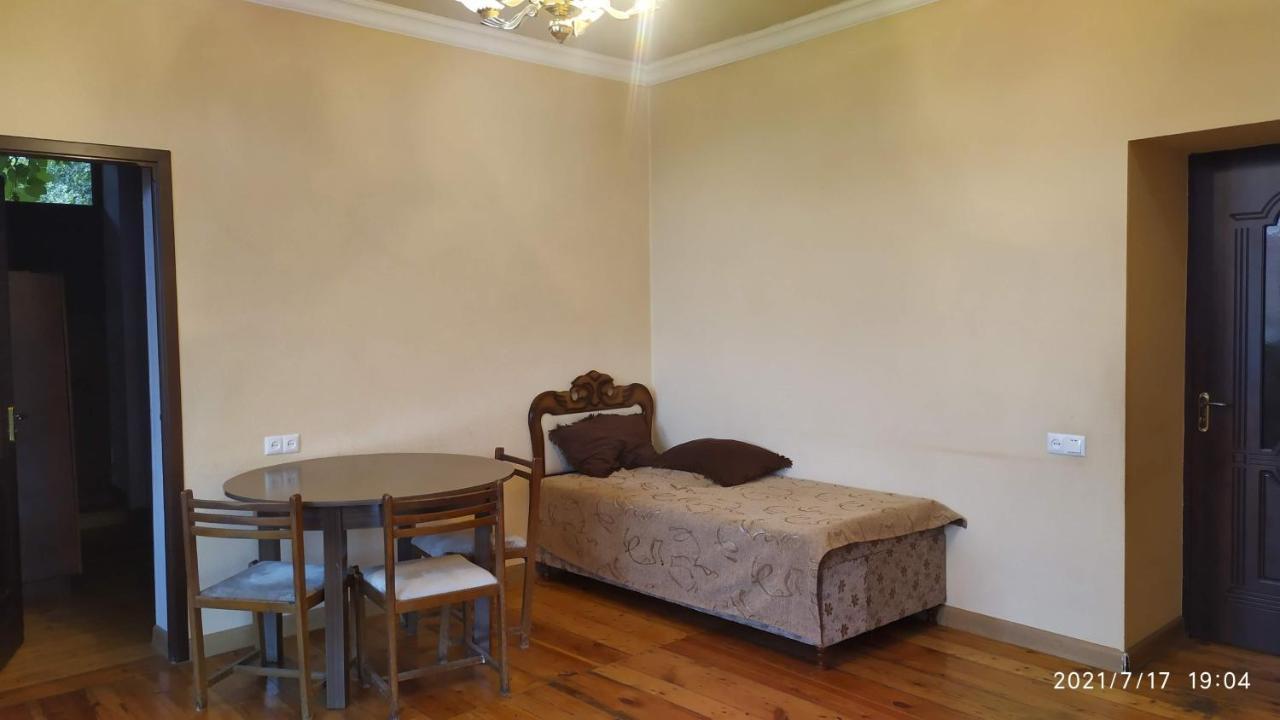 Verishen Guest House B&B Goris Ngoại thất bức ảnh