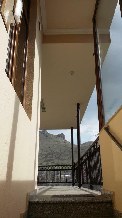 Verishen Guest House B&B Goris Ngoại thất bức ảnh